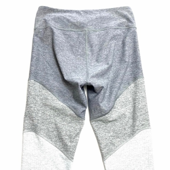 Outdoor Voices 3/4 Tri-tone Color Leggings in White with Gray - Picture 6 of 8